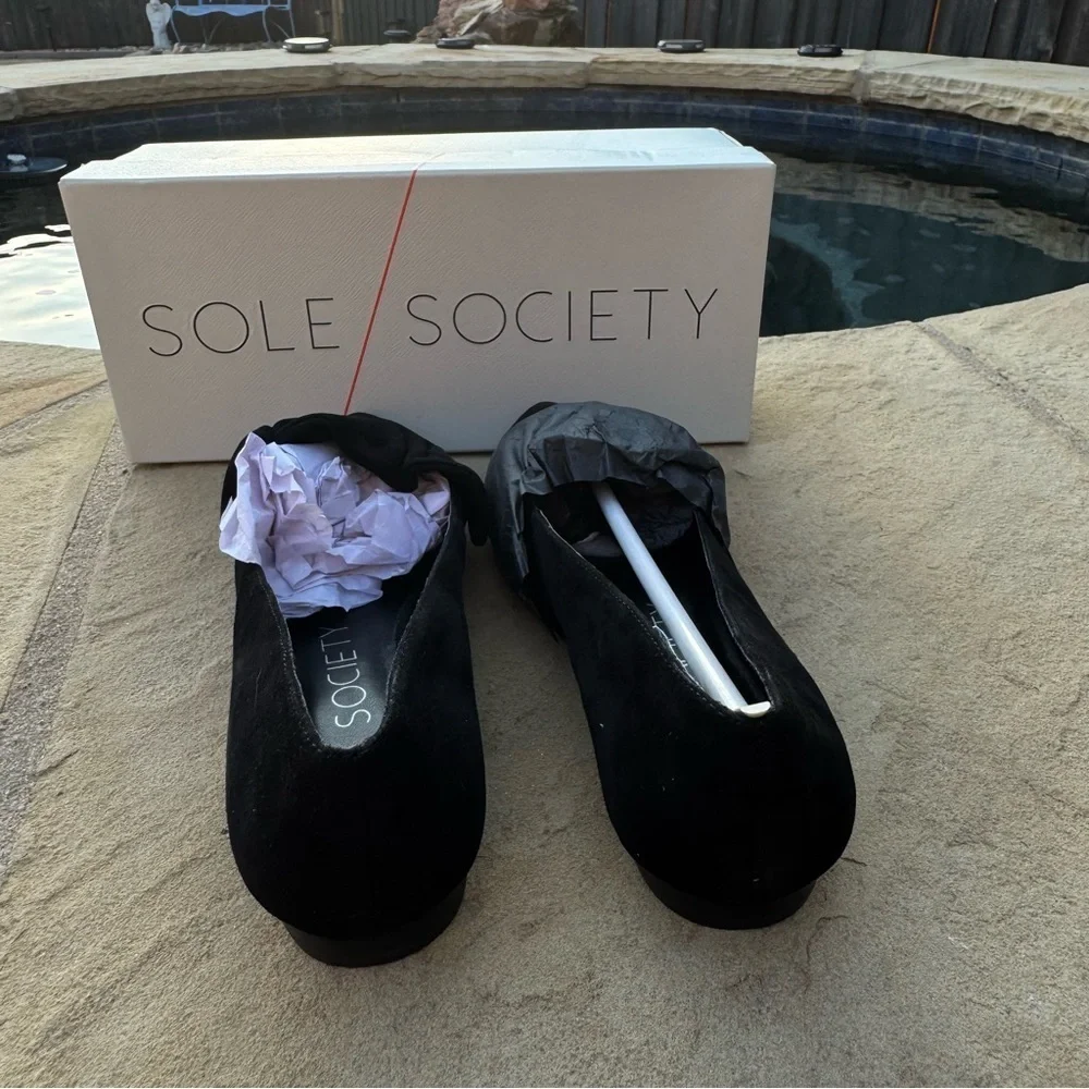 Sole Society SO-Kamber Black Suede Flats with Ruffle Detail size 9